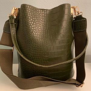 Bucket Bag. NEVER USED!✨💚